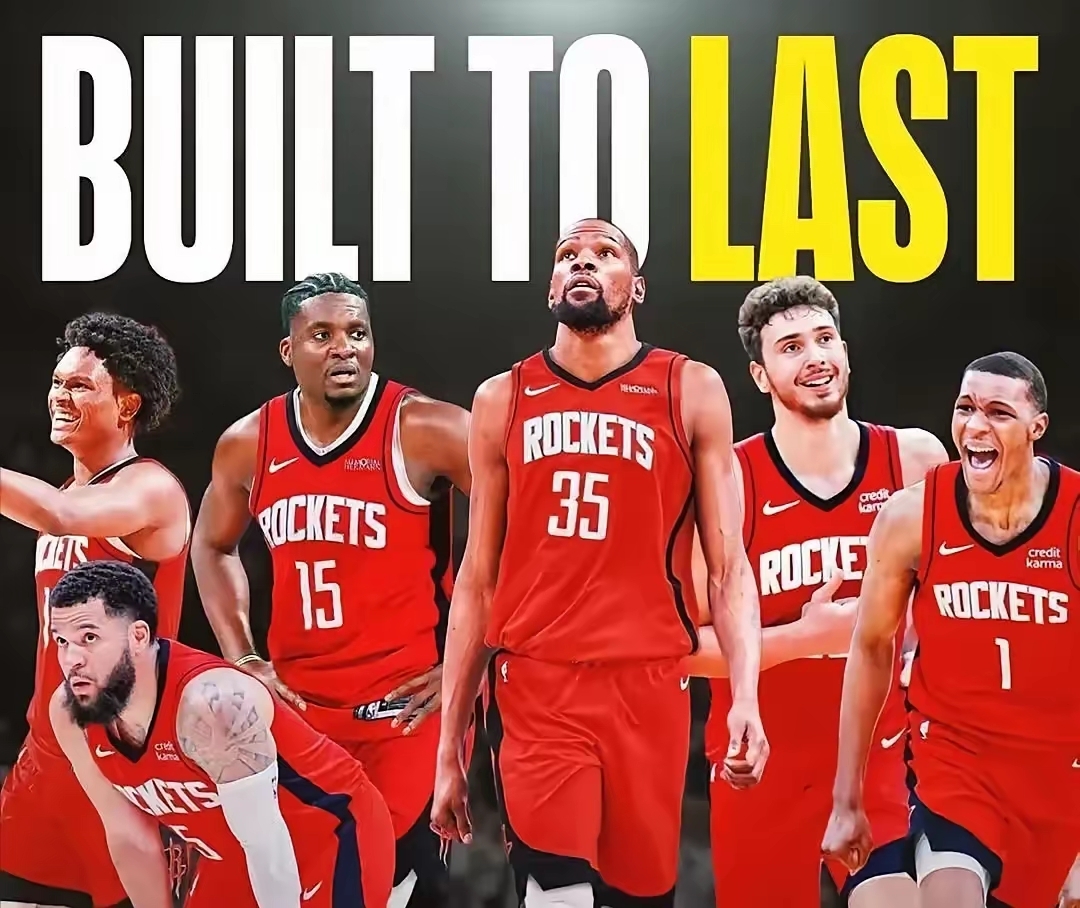 心情真不错！威少赛后戴墨镜参加发布会 貌似还带着一副双节棍（心情大好！威少赛后戴墨镜亮相发布会 疑似携带双节棍）