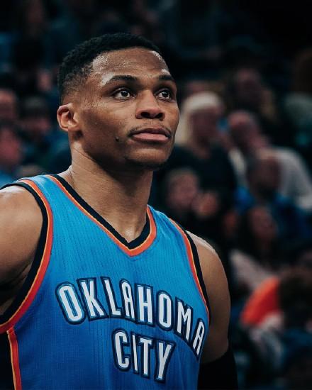 意媒：罗马有意萨尔茨堡红牛的多格莱斯，但目前转会预算有限（意媒称罗马相中萨尔茨堡红牛球员多格莱斯，但受限于当前转会预算）