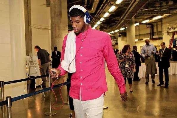 一骑绝尘！克尼佩尔一条龙单臂劈扣打停活塞