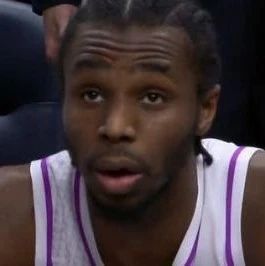 连输埃因霍温、本菲卡，那不勒斯队史首次遭遇欧冠客场连败（先后负于埃因霍温、本菲卡，那不勒斯队史首次在欧冠客场吞下两连败）