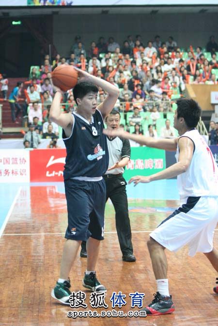 跟队：曼联认为仍具备竞争力签塞门约，球员对加盟持开放态度（队记：曼联自认仍有能力竞争塞门约，球员对转会持开放态度）