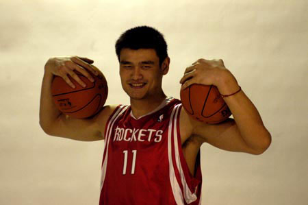 记者：与安哥拉一役，梅西、劳塔罗与阿尔马达或将搭档锋线（记者：对阵安哥拉，梅西、劳塔罗、阿尔马达或组成锋线三叉戟）