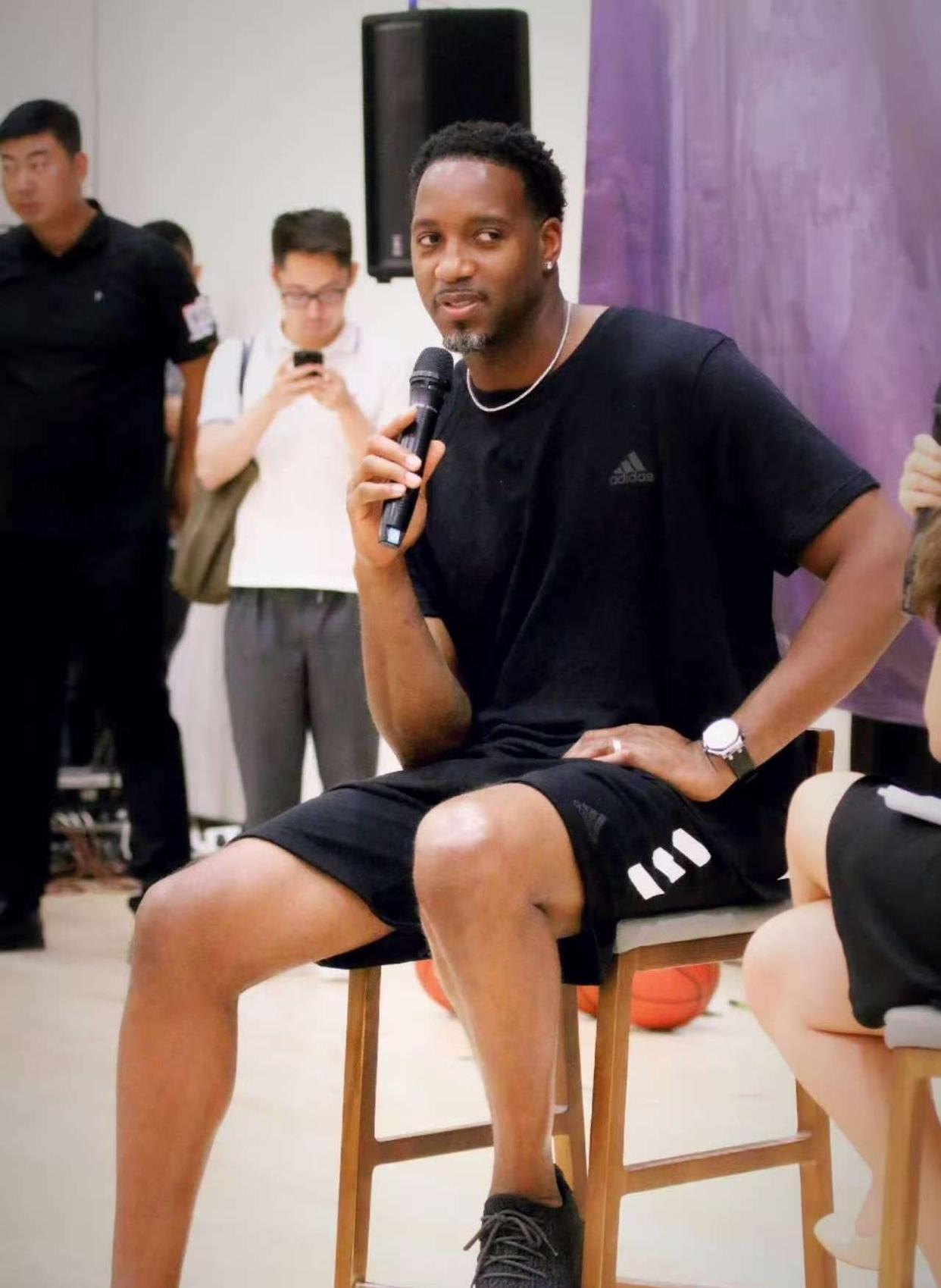 费兰·托雷斯戴帽斩获赛季11球，超越莱万距离姆巴佩5球（费兰·托雷斯上演帽子戏法收获赛季第11球，反超莱万距姆巴佩仅差5球）