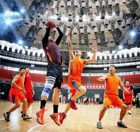 英国机构开狼队新帅赔率：罗杰斯居首，滕哈格紧随其后（英国机构发布狼队主帅赔率榜：罗杰斯领跑，滕哈格紧追其后）