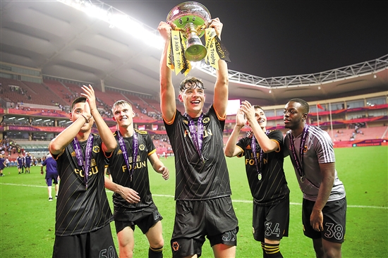 英超战报：罗杰斯梅开二度，维拉3-2西汉姆联，豪取九连胜（英超快讯：罗杰斯梅开二度，维拉3-2力克西汉姆联，收获九连胜）