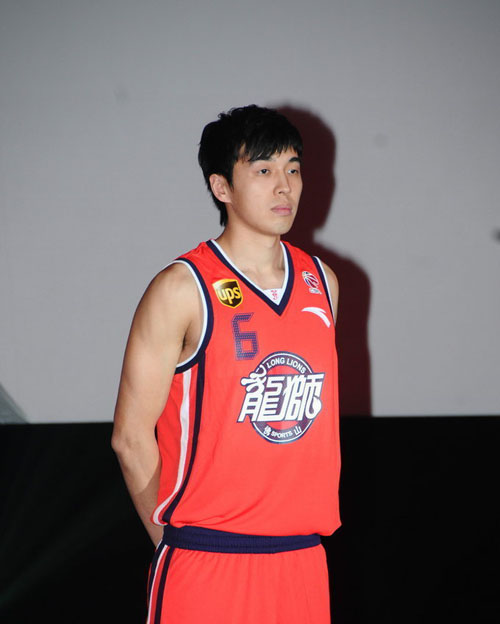 5-1到5-4！12.1亿豪门面对提款机惊险19连胜 神锋英超100球破纪录（从5-1到5-4！身价12.1亿豪门险胜“提款机”豪取19连胜，神锋英超百球创纪录）