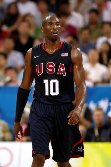 独自带队！马克西半场12中7贡献17分2助攻（马克西半场12投7中砍下17分2助，单核撑起球队）