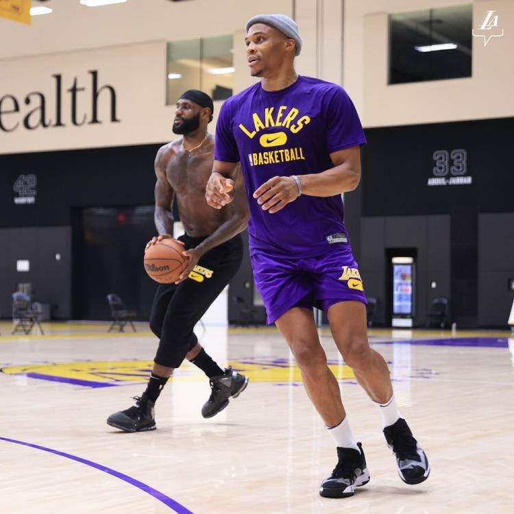 镜报：曼联有信心7000万镑签沃顿，但他不去没欧战的球队（镜报：曼联有望以7000万镑签下沃顿，但球员不愿加盟无欧战球队）