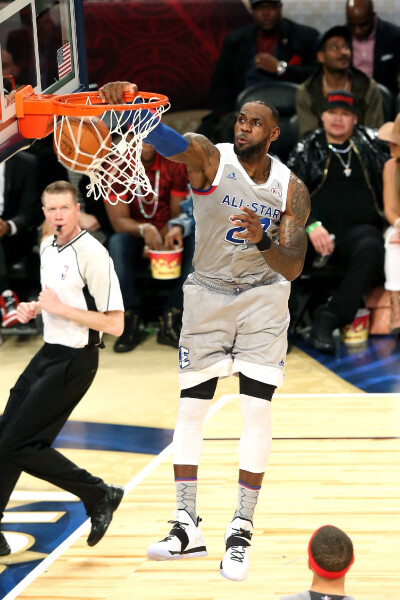 利物浦vs诺丁汉森林：阿利松、伊萨克首发，埃基蒂克替补（利物浦迎战诺丁汉森林：阿利松、伊萨克先发，埃基蒂克替补待命）