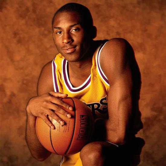 电讯报：切尔西为帕尔默定制特殊战靴，保护受伤脚趾助其康复（电讯报：切尔西为帕尔默打造专属护趾战靴，助其脚趾伤势康复）