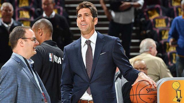 东契奇34+12+7独享历史第1，艾顿两双里夫斯33分，湖人轻取鹈鹕（东契奇34+12+7登顶历史第一，艾顿两双里夫斯33分，湖人轻松击败鹈鹕）