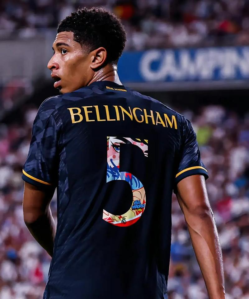 常州举办足球音乐晚会，黄紫昌夫妇甜蜜献唱《小酒窝》（常州上演足球音乐之夜，黄紫昌携妻深情合唱《小酒窝）