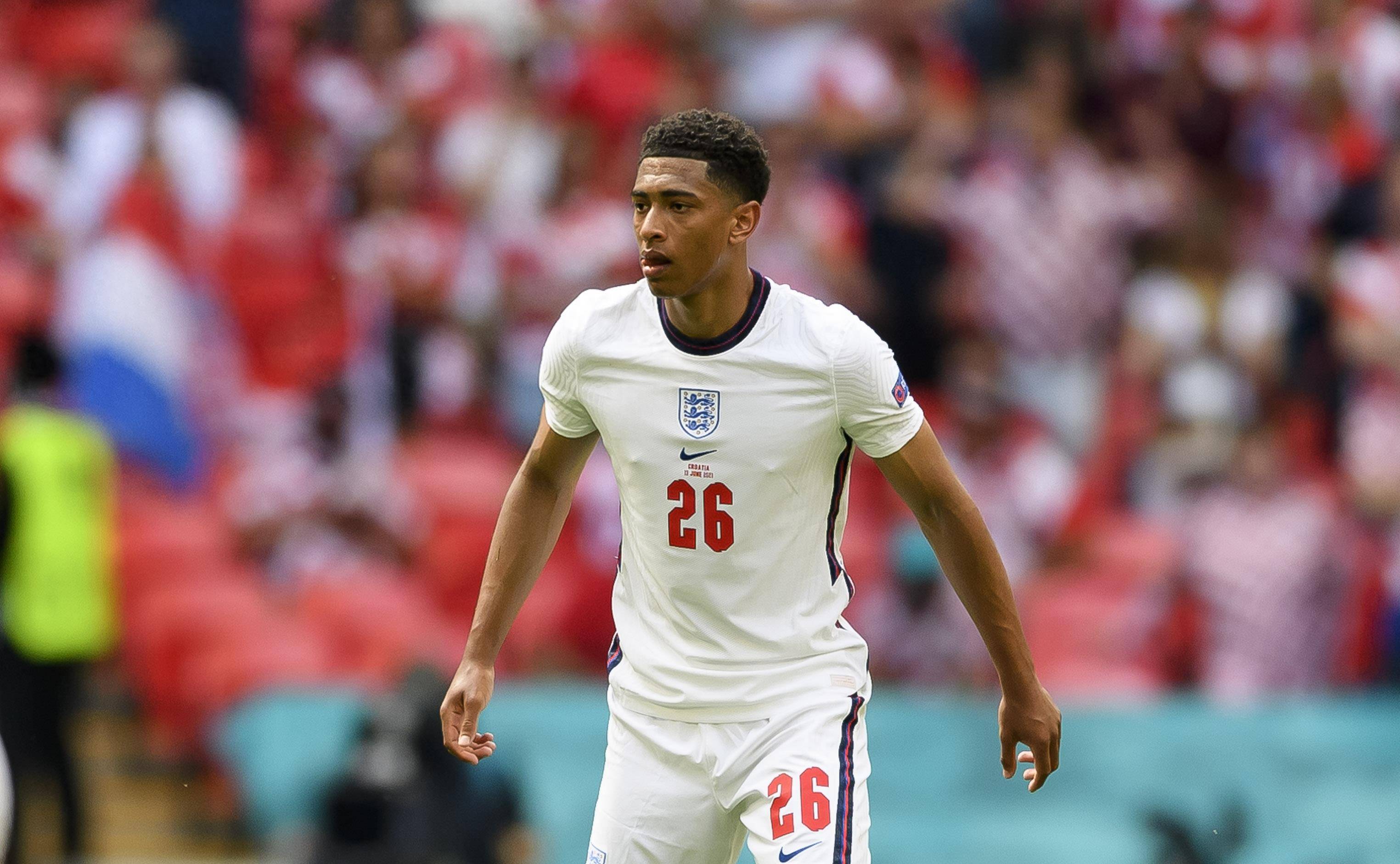 湖人新赛季连胜三场，团队配合显著提升（湖人开季三连胜，团队默契显著提升）