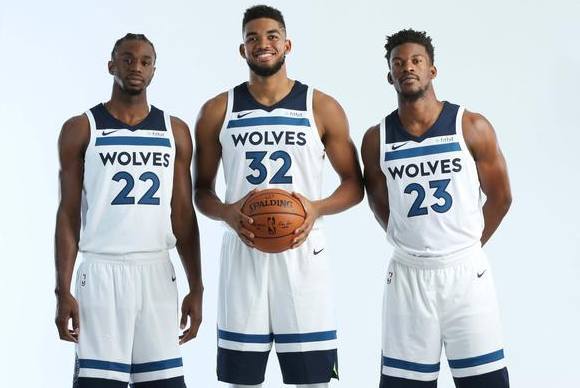 罗尼令人惊讶，费兰大胜，但佩德里是王者（罗尼爆冷，费兰大捷，佩德里称王）