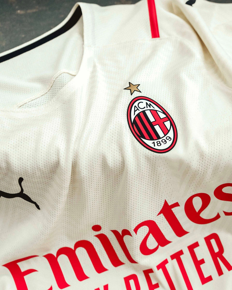 罗马诺：曼城在关注费耶诺德右后卫里德，拜仁也对他有意（罗马诺：曼城盯上费耶诺德右后卫里德，拜仁同样有意）