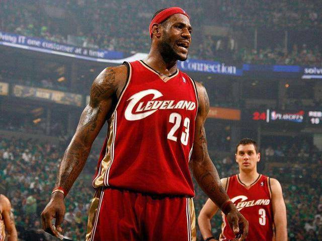 梦回火箭！哈登36分钟狂轰55分 首节27分+半场35分 刷爆七大纪录（火箭魂附体！哈登36分钟55分 首节27分、半场35分 一举刷新七项纪录）